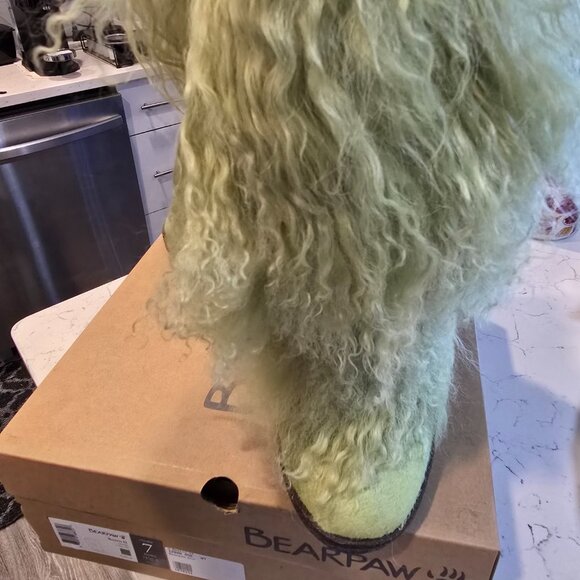 Bearpaw Boetis II Real Lamb Fur Boots Size 7 Women's Green New In Box - Picture 2 of 12
